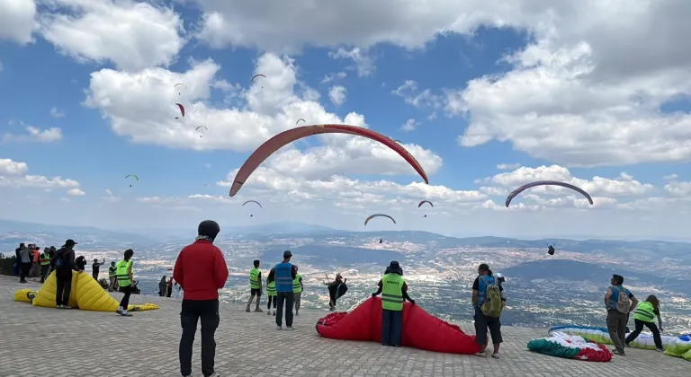 Yeşilay Yamaç Paraşütü Mesafe Türkiye Şampiyonası Kütahya'da yapıldı