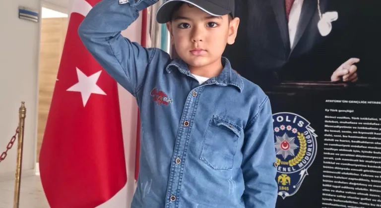 Yozgat'ta polislerden lösemiyi yenen çocuğa doğum günü sürprizi