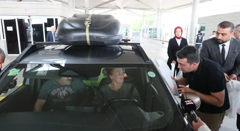 YTB Başkanı Turus, Kapıkule'de yurt dışında yaşayan Türkleri karşıladı: