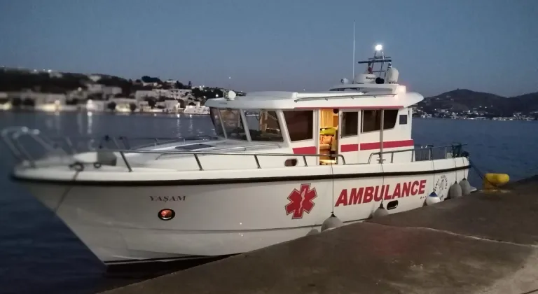 Yunanistan'da rahatsızlanan Türk çocuk deniz ambulansıyla Bodrum'daki hastaneye ulaştırıldı
