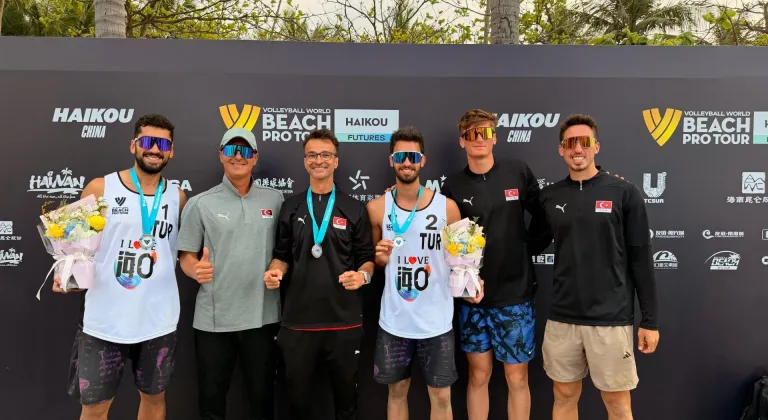 Yusuf Özdemir-Batuhan Kuru ikilisinden Çin'deki plaj voleybolu turnuvasında gümüş madalya