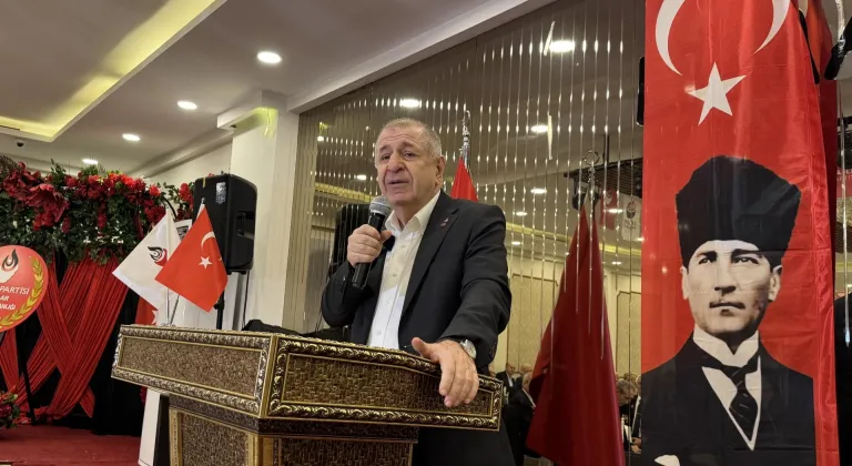 Zafer Partisi Genel Başkanı Özdağ Avcılar'da ziyaretlerde bulundu