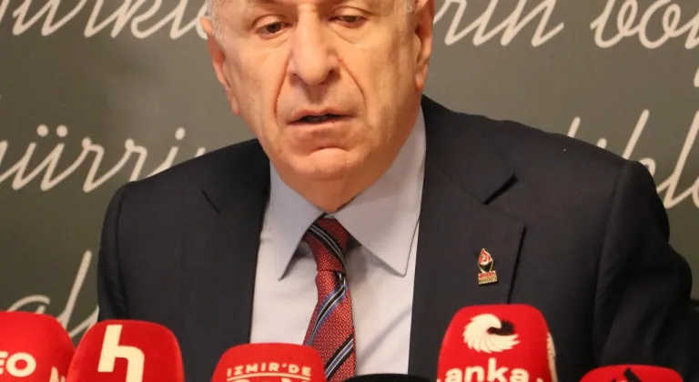 Zafer Partisi Genel Başkanı Özdağ, İzmir'de partisinin yeni il başkanlığı binasını açtı