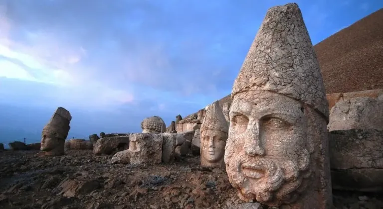 Zirvede binlerce yıllık miras: Nemrut Dağı