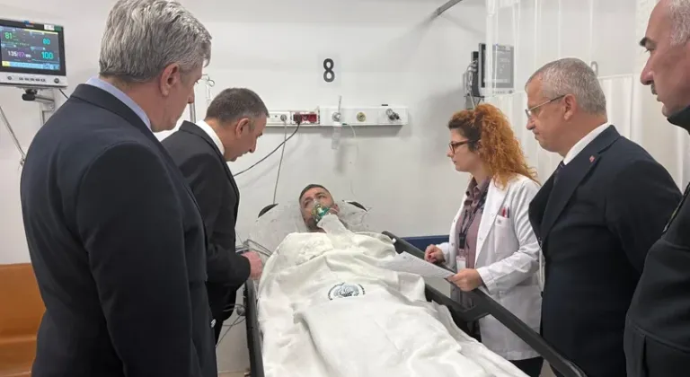 Zonguldak Valisi Hacıbektaşoğlu, maden kazasında yaralanan işçileri ziyaret etti