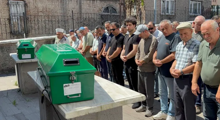 Zonguldak'ta bir gün arayla vefat eden dede ve torununun cenazeleri defnedildi