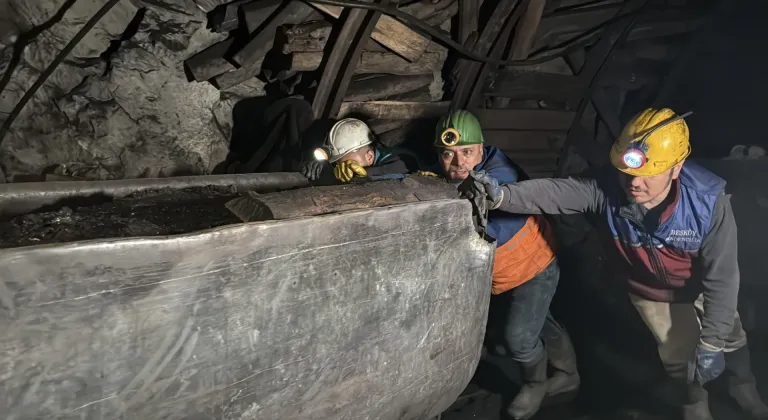 Zonguldak'ta maden işçileri ilk sahurlarını yerin altında yaptı