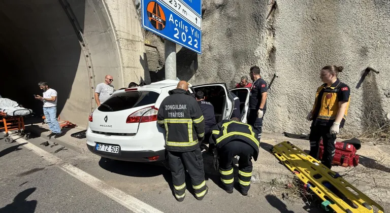 Zonguldak'ta tünel girişine çarpan otomobilin sürücüsü ağır yaralandı